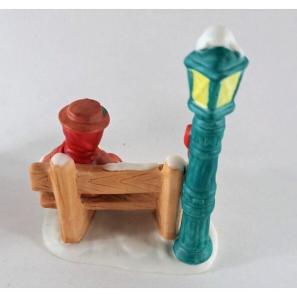 VTG Lefton Christmas Village People Ladies Feeding Bird Sri Lanka 06738 01346 - Picture 5 of 7